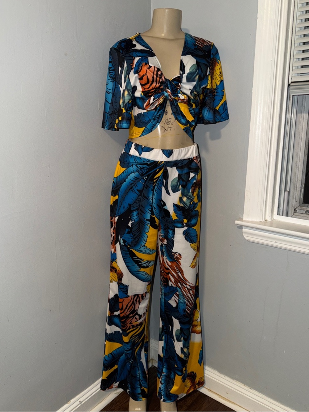 Tropical 2-Piece Set - Front Tie Crop Top & Wide Leg Pants - - Picture 2 of 4